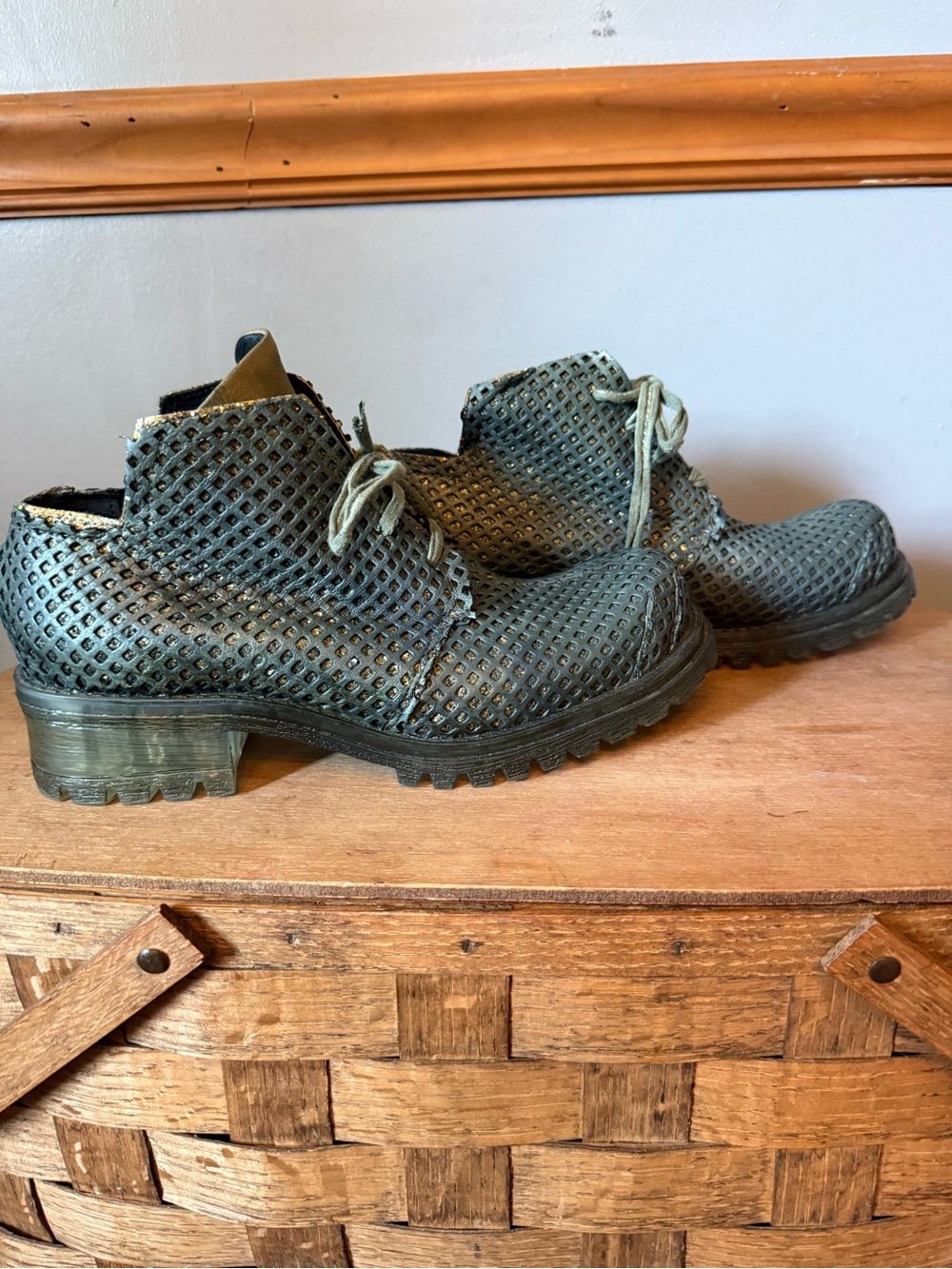 Papucei perforated lace-up green leather shoes./boot 40/9.5-9